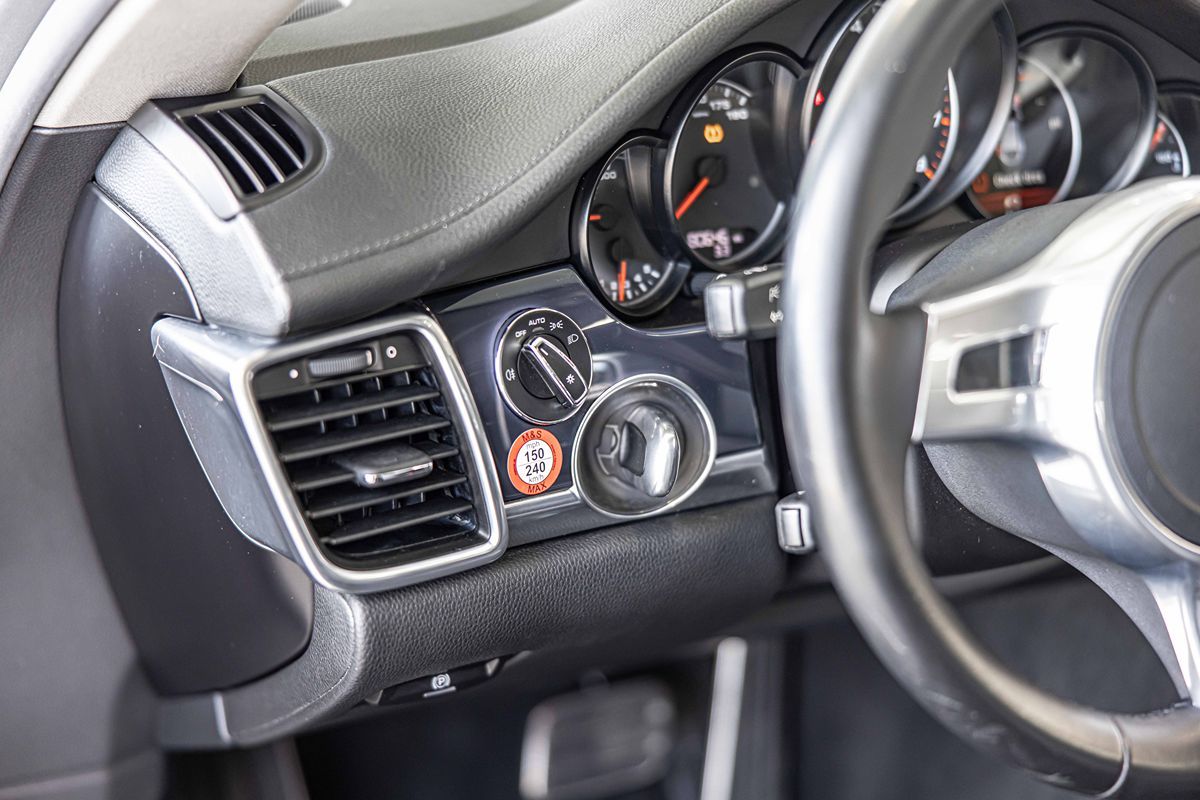 2014 Porsche Cayenne Platinum Edition photo 19