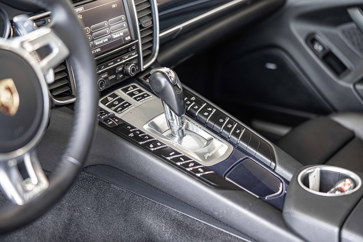 2014 Porsche Cayenne Platinum Edition photo 20