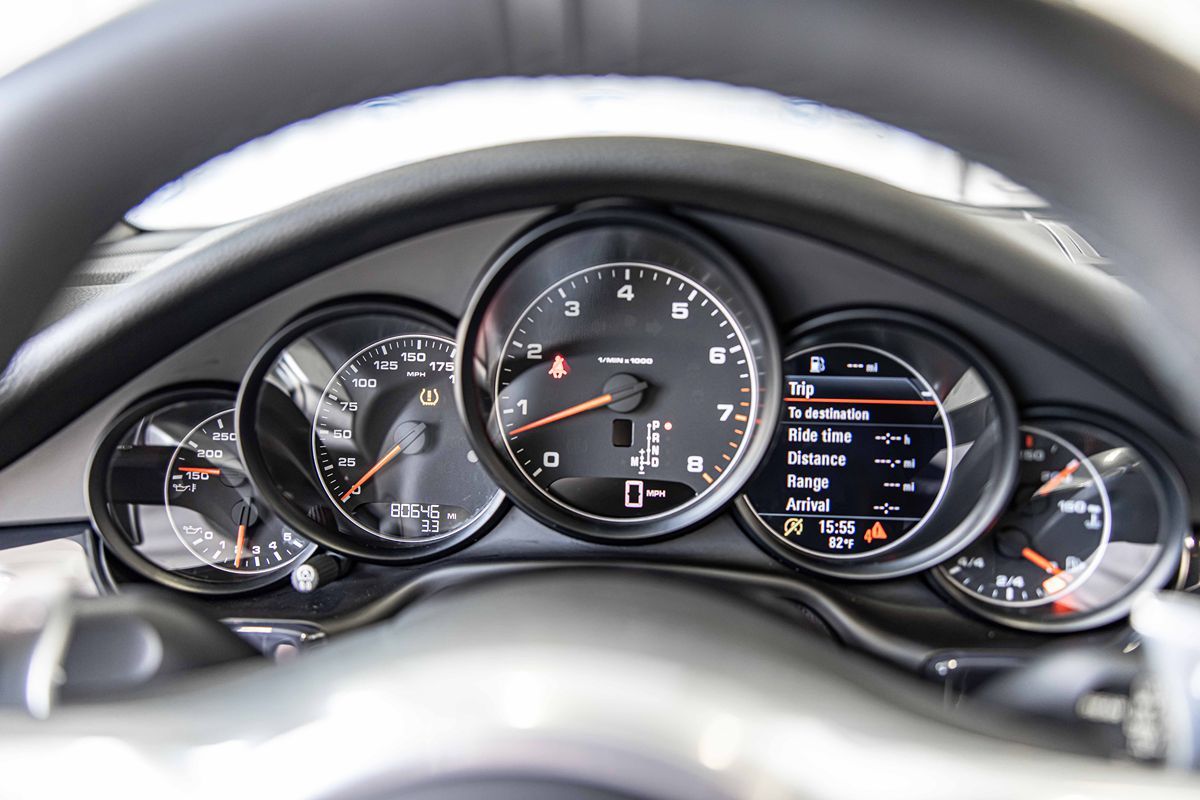2014 Porsche Cayenne Platinum Edition photo 22
