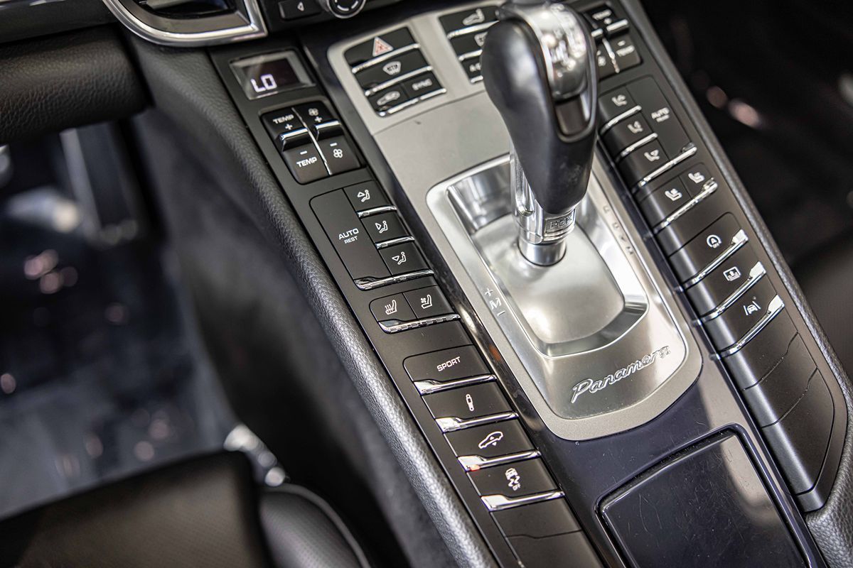 2014 Porsche Cayenne Platinum Edition photo 26