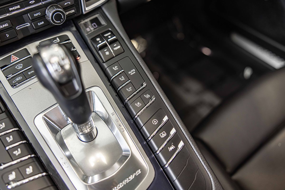 2014 Porsche Cayenne Platinum Edition photo 27