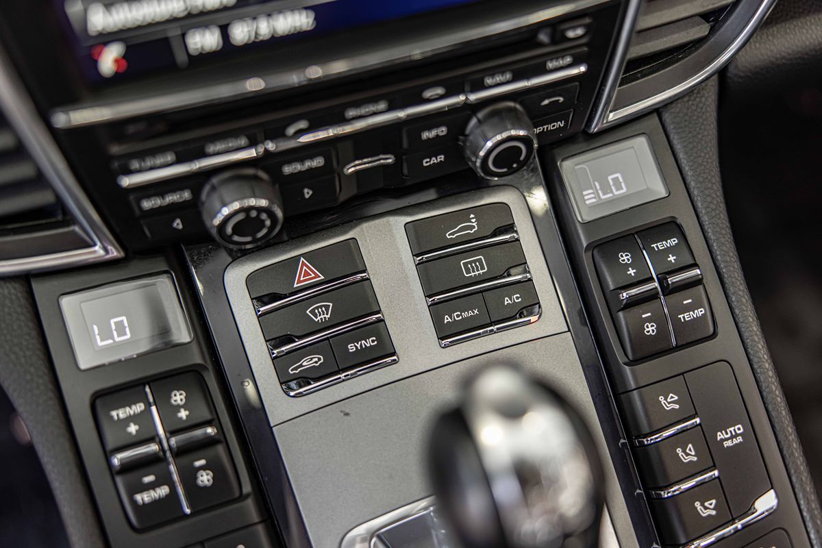 2014 Porsche Cayenne Platinum Edition photo 29