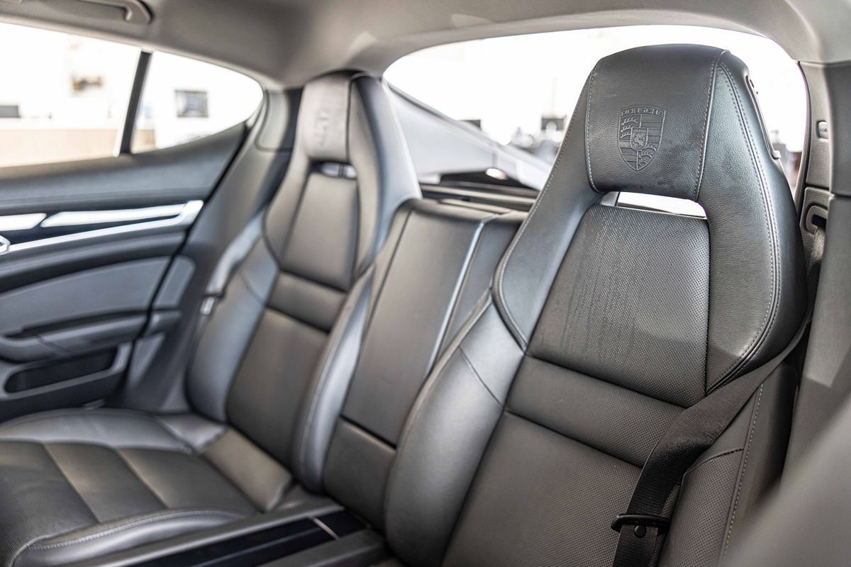 2014 Porsche Cayenne Platinum Edition photo 31