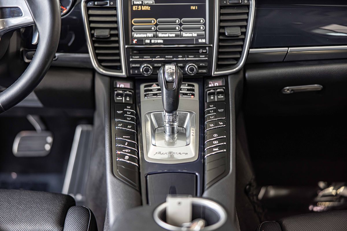 2014 Porsche Cayenne Platinum Edition photo 34