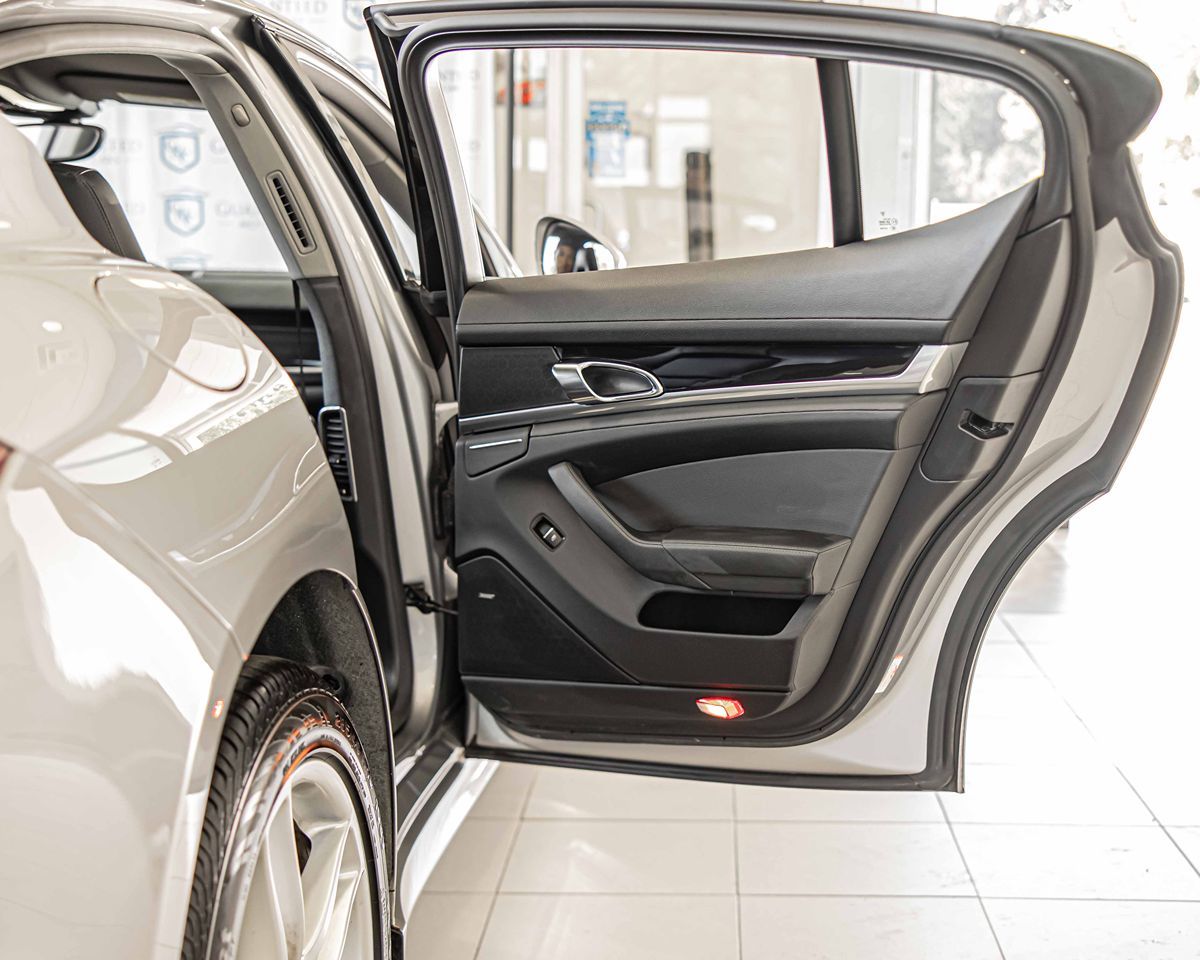 2014 Porsche Cayenne Platinum Edition photo 35
