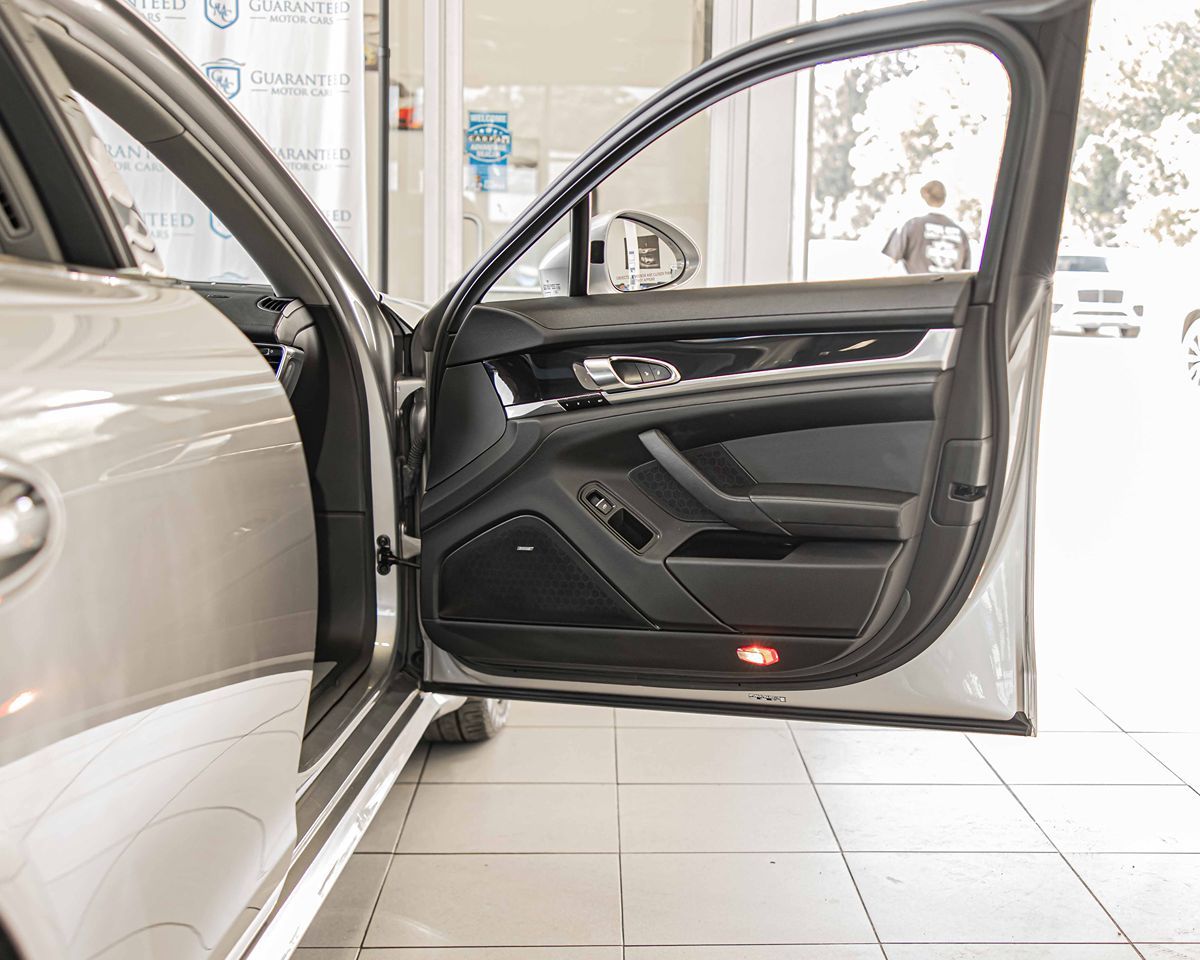 2014 Porsche Cayenne Platinum Edition photo 36