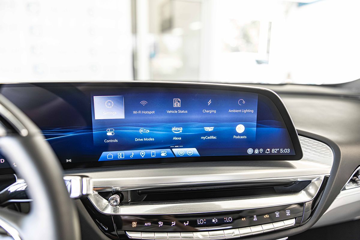 2024 Cadillac Lyriq Sport photo 28