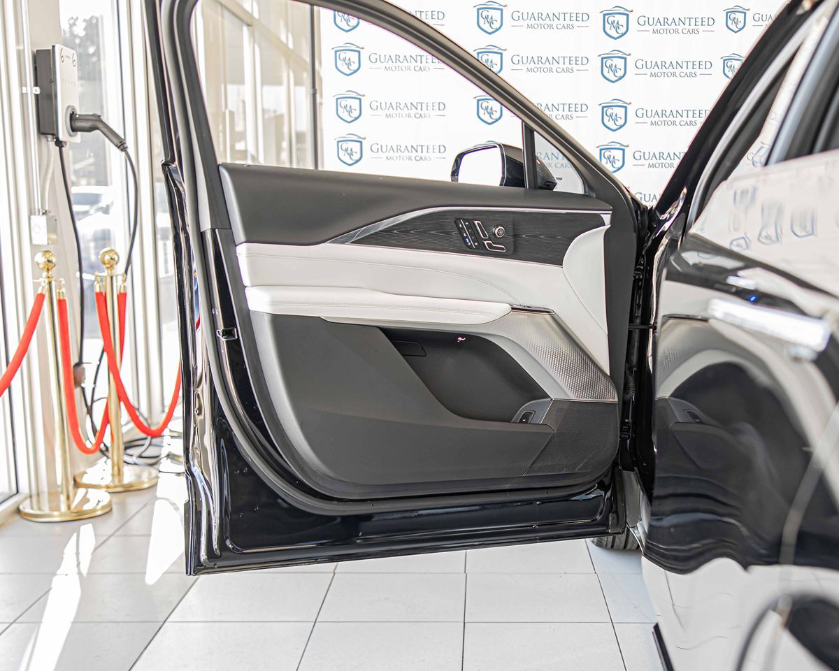 2024 Cadillac Lyriq Sport photo 32