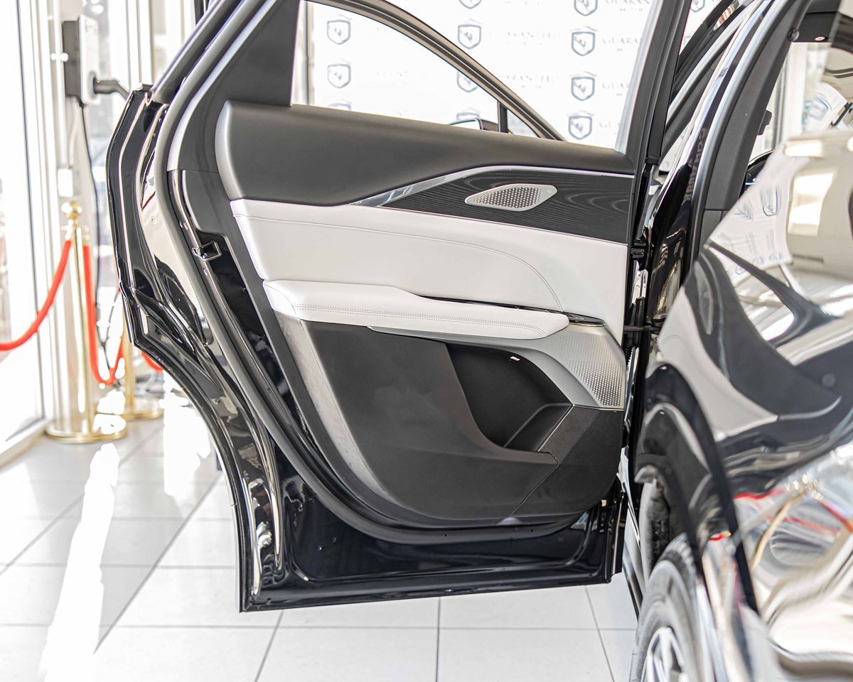 2024 Cadillac Lyriq Sport photo 35