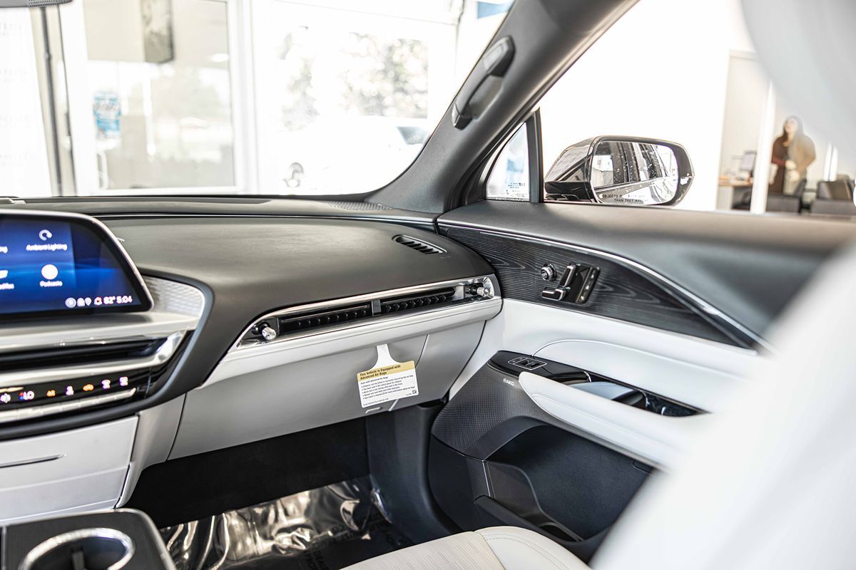 2024 Cadillac Lyriq Sport photo 39