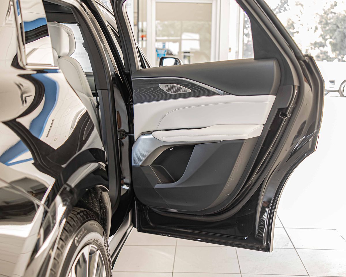 2024 Cadillac Lyriq Sport photo 40