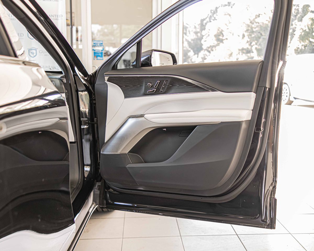 2024 Cadillac Lyriq Sport photo 41