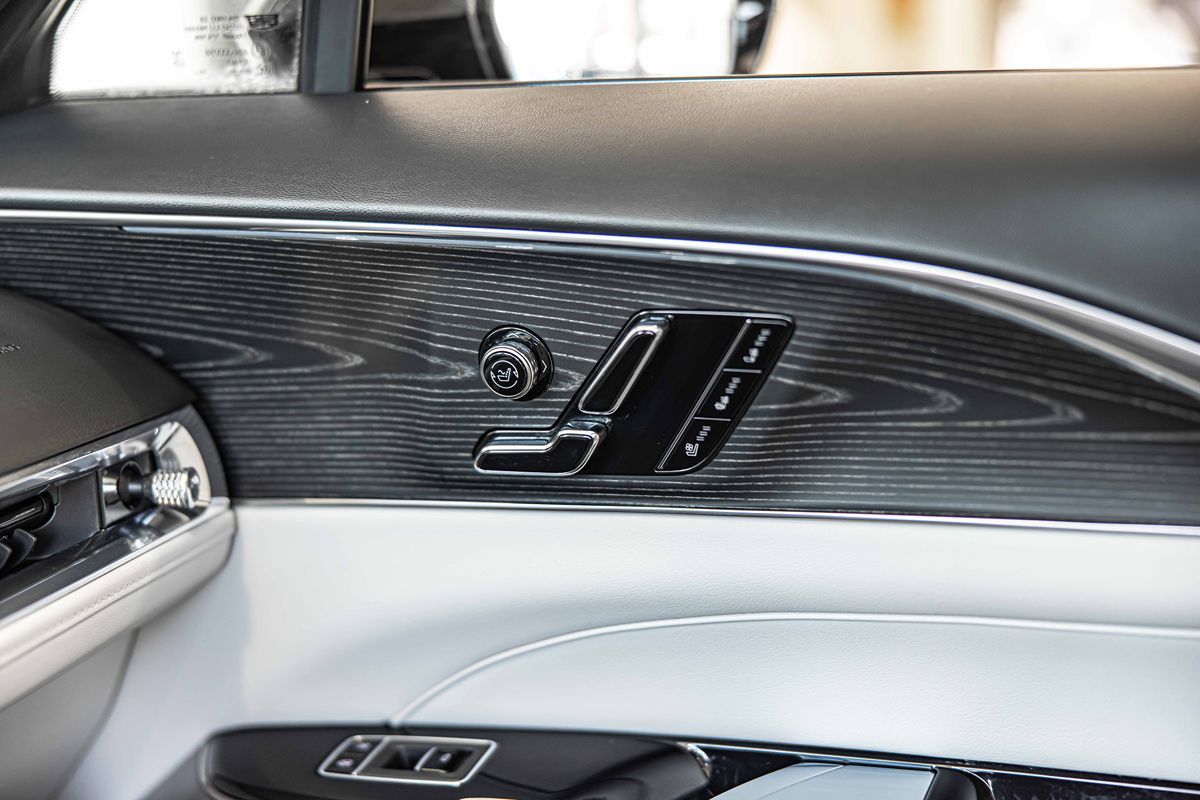 2024 CADILLAC LYRIQ - Image 33