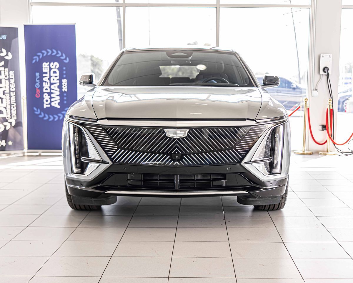 2024 Cadillac Lyriq Luxury photo 2