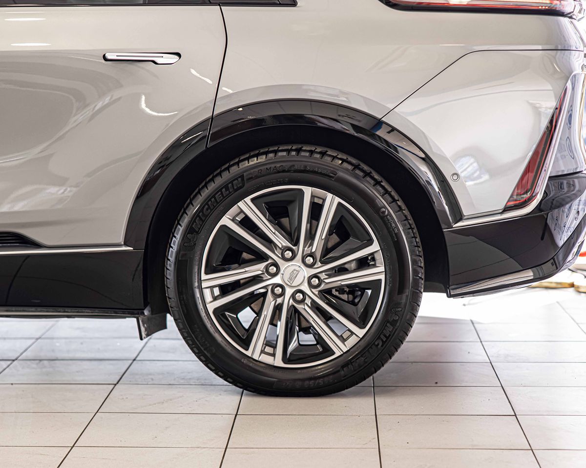 2024 Cadillac Lyriq Luxury photo 7