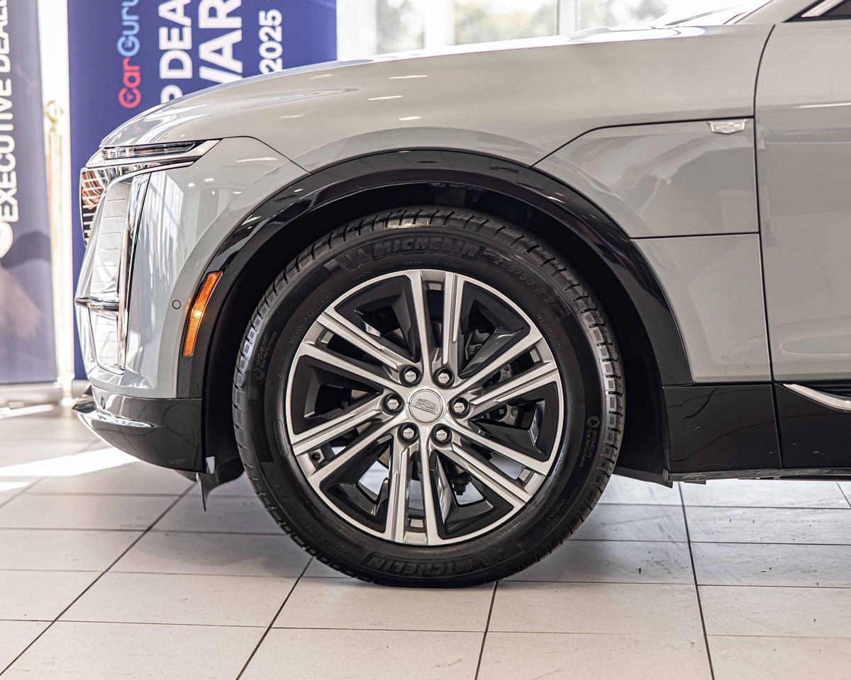2024 Cadillac Lyriq Luxury photo 8