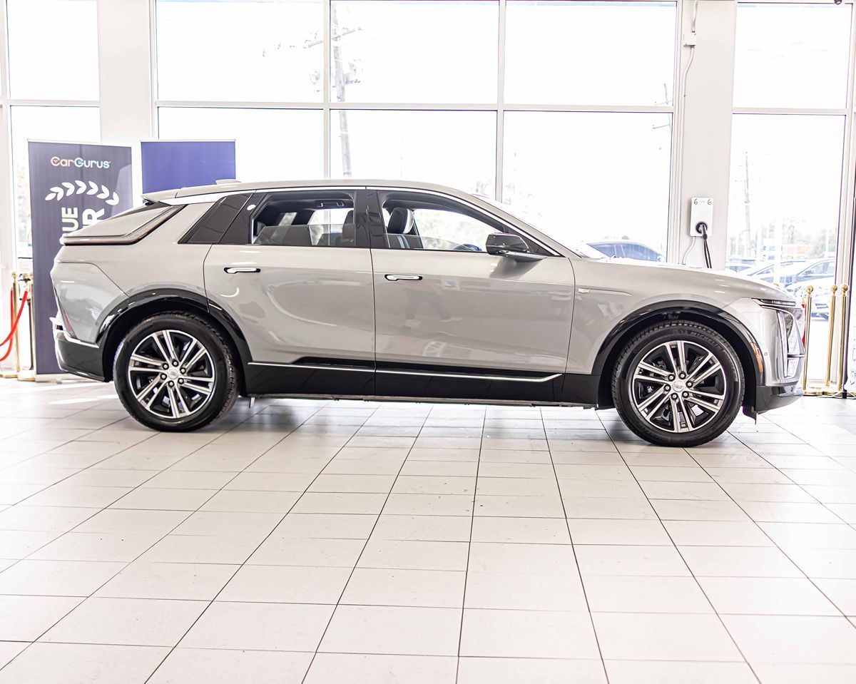 2024 Cadillac Lyriq Luxury photo 9