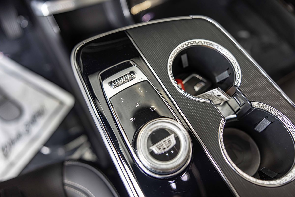 2024 Cadillac Lyriq Luxury photo 29