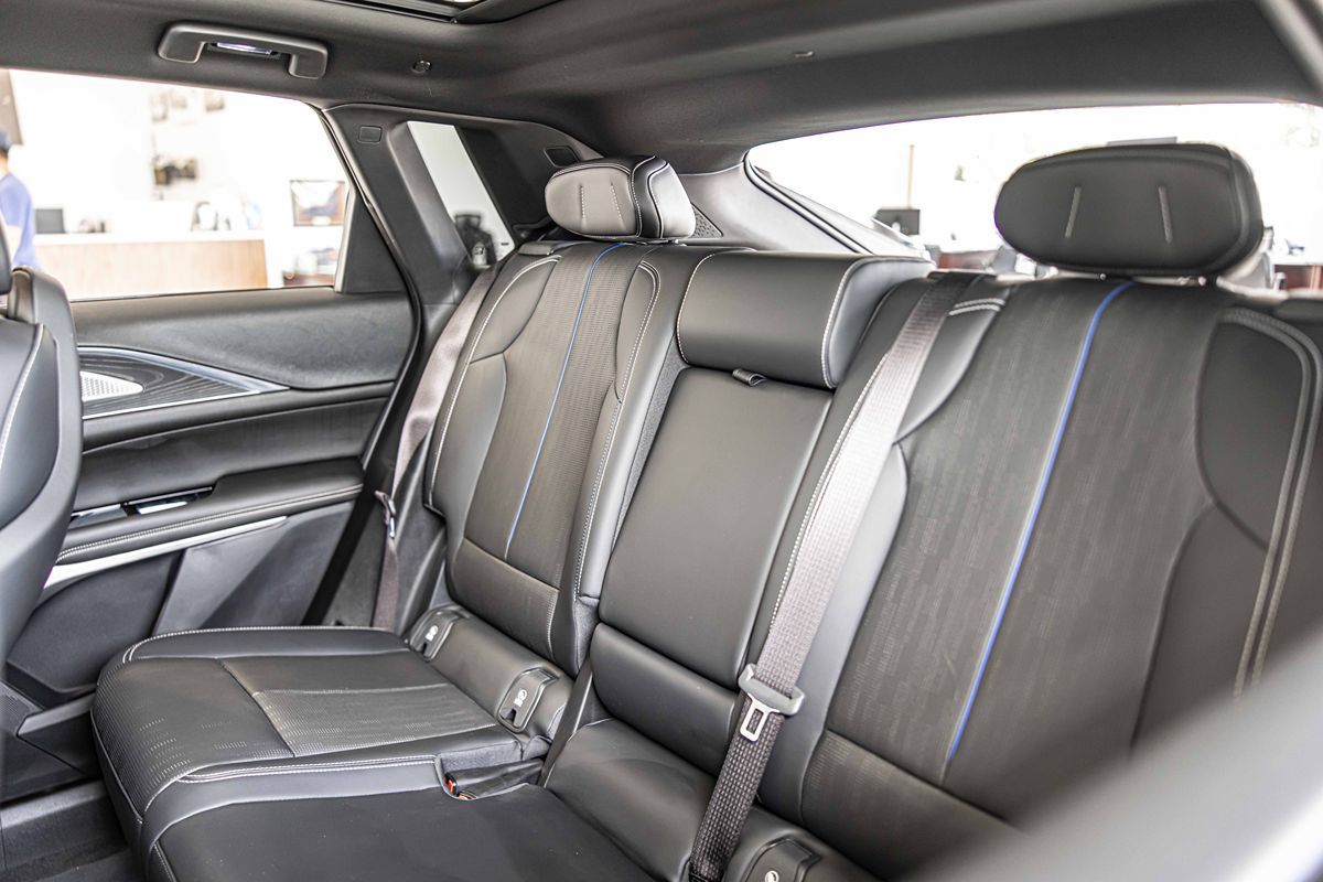 2024 Cadillac Lyriq Luxury photo 32