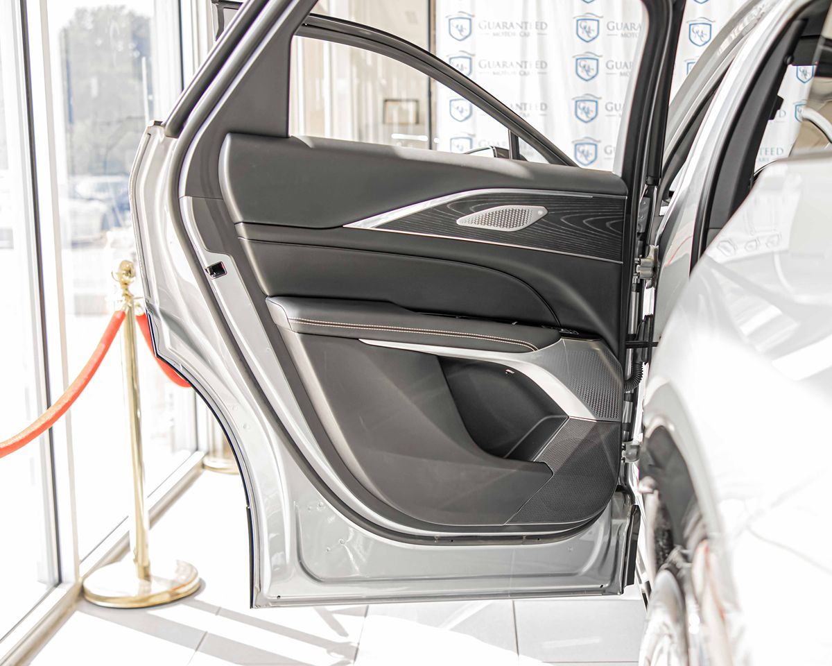 2024 Cadillac Lyriq Luxury photo 34