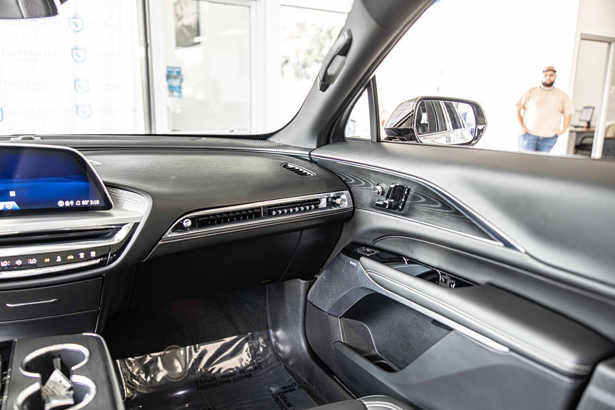 2024 Cadillac Lyriq Luxury photo 38