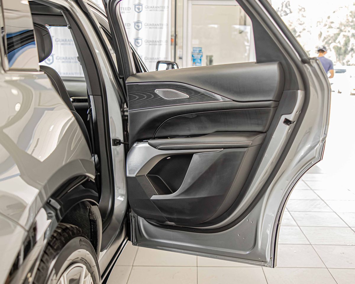2024 Cadillac Lyriq Luxury photo 39
