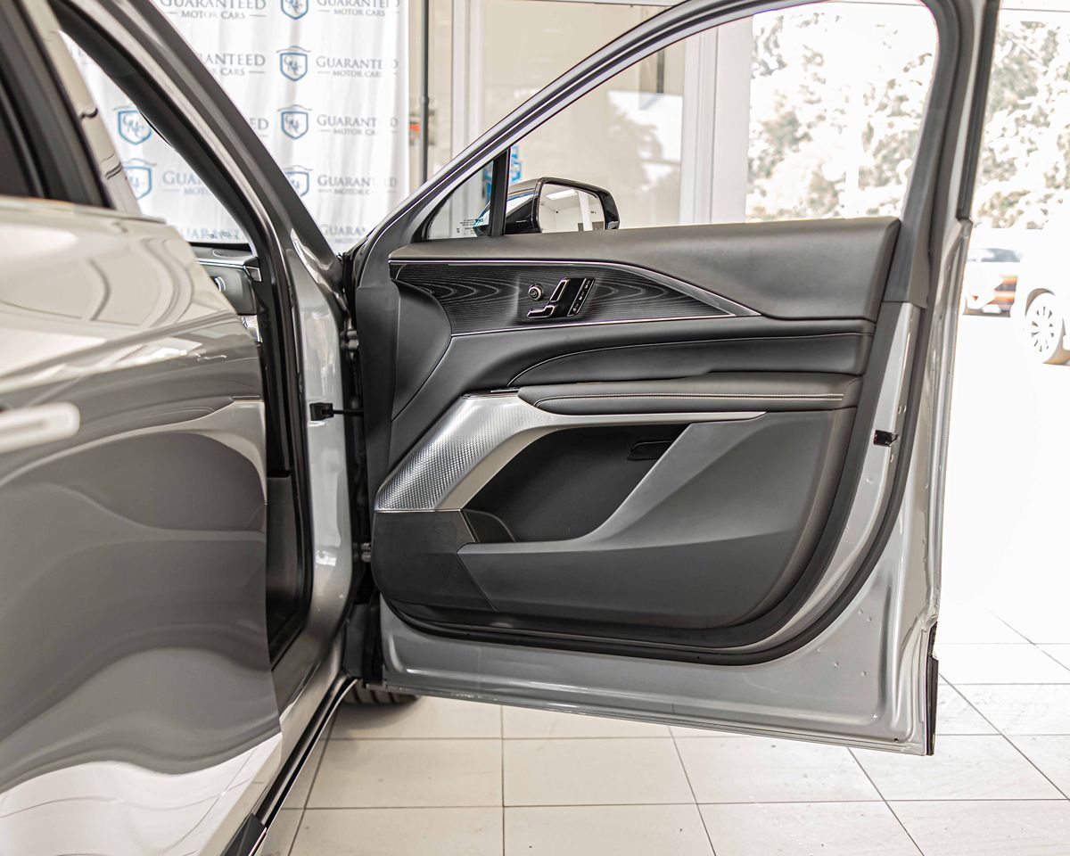 2024 Cadillac Lyriq Luxury photo 40