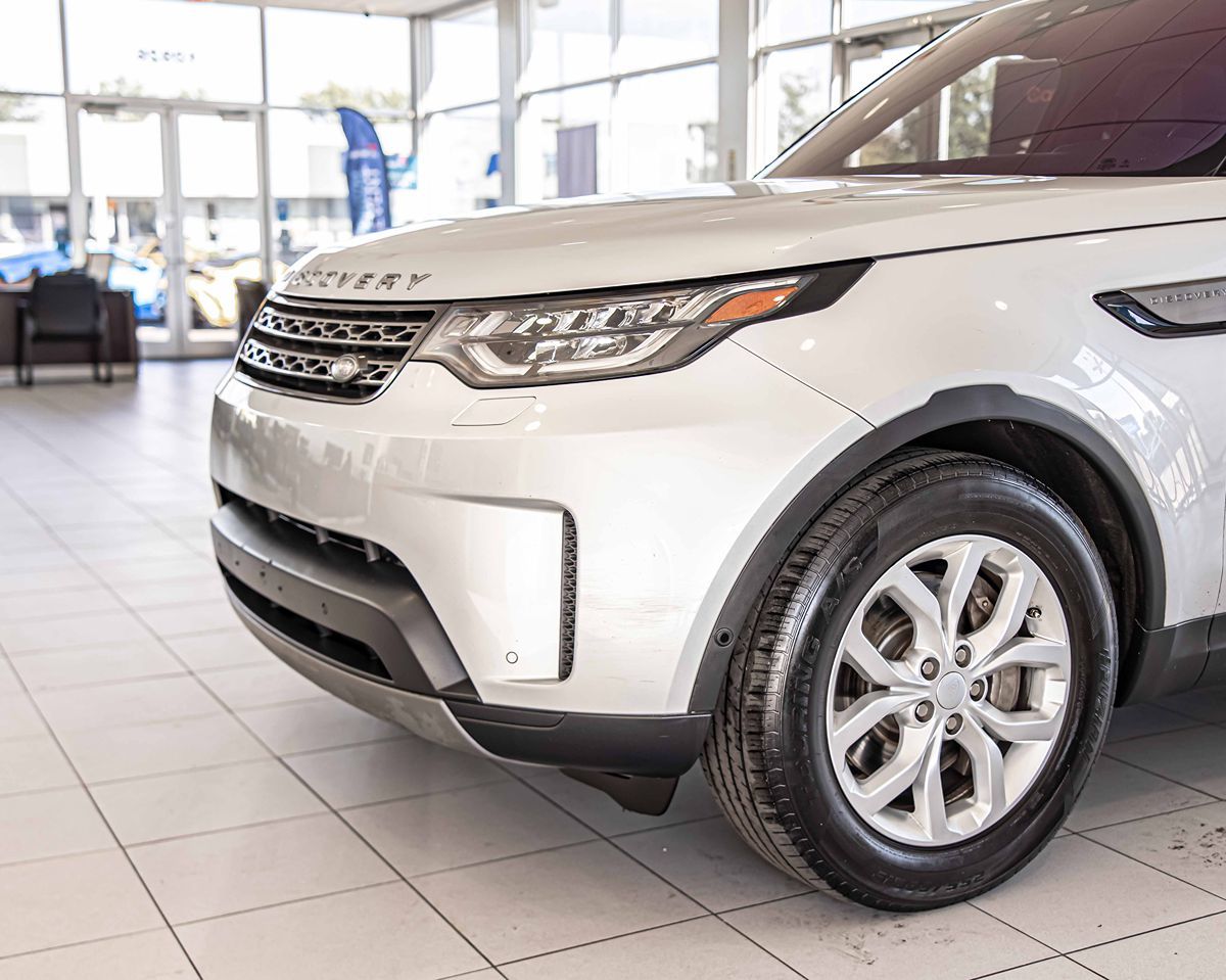 2020 Land Rover Discovery SE photo 3