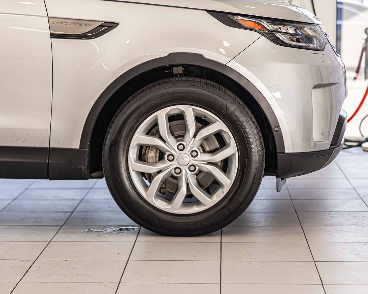 2020 Land Rover Discovery SE photo 9