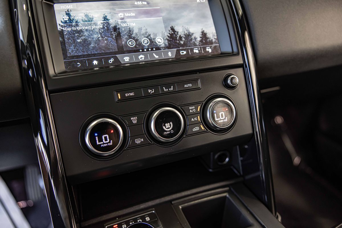 2020 Land Rover Discovery SE photo 22