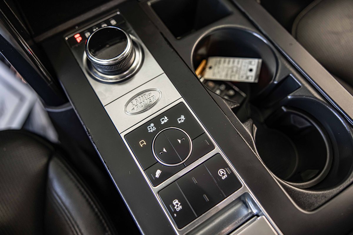 2020 Land Rover Discovery SE photo 24