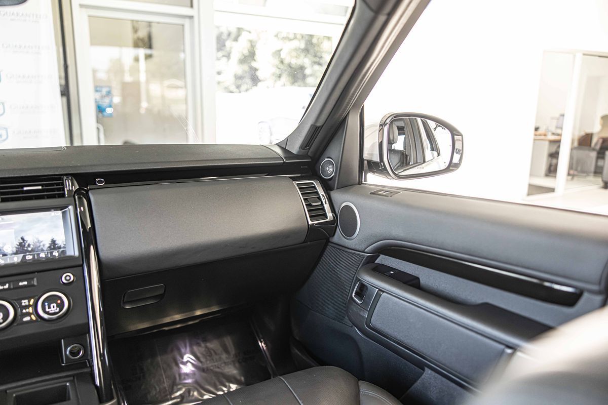 2020 Land Rover Discovery SE photo 29