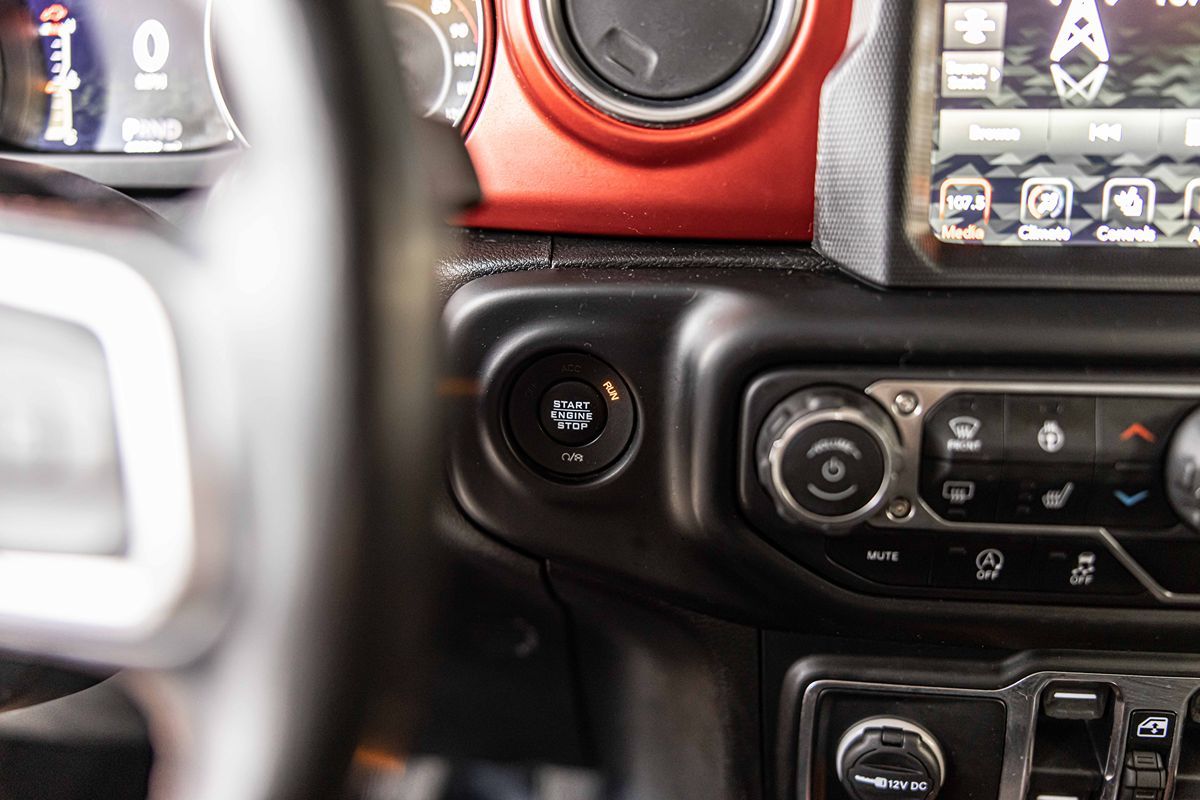 2020 JEEP WRANGLER - Image 26