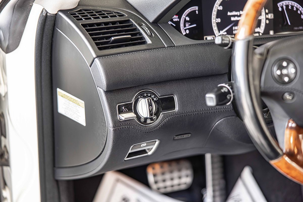2010 Mercedes Benz CL 550 4MATIC photo 21