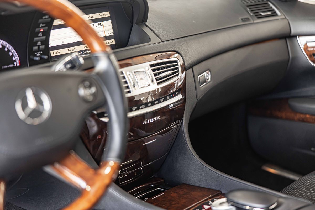 2010 Mercedes Benz CL 550 4MATIC photo 22