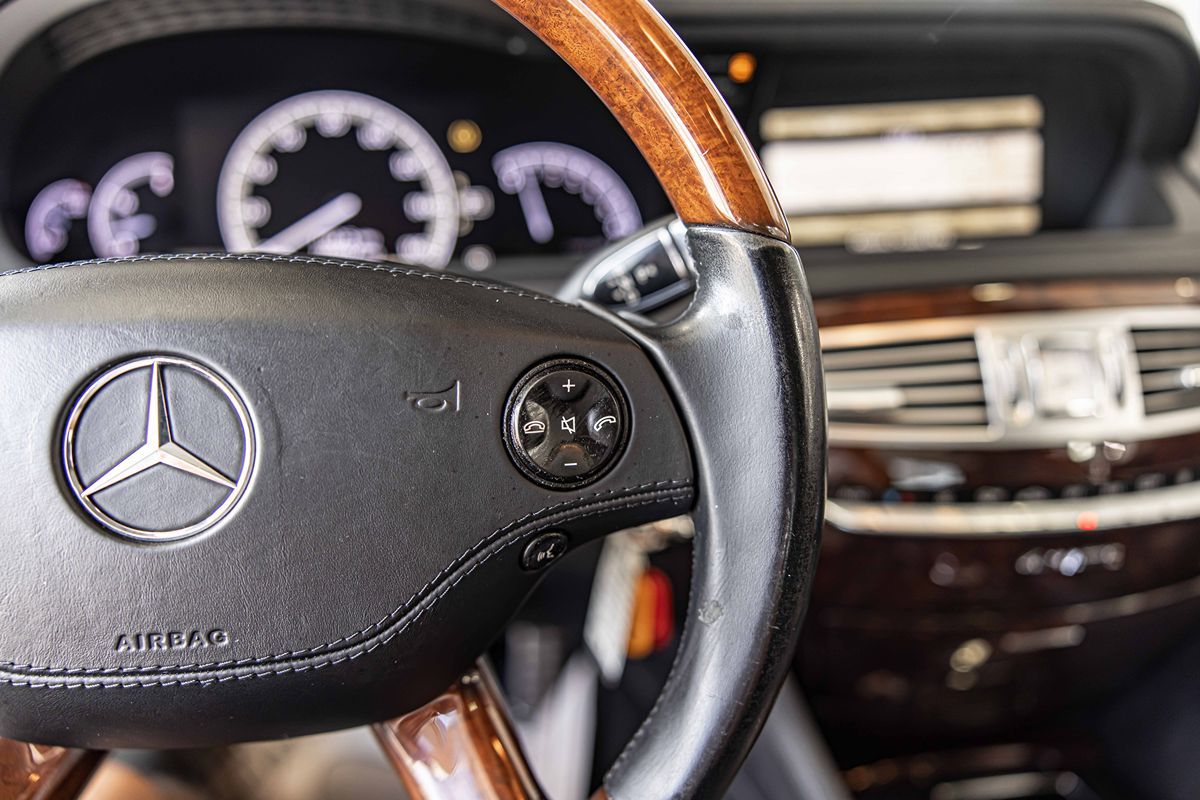2010 Mercedes Benz CL 550 4MATIC photo 24