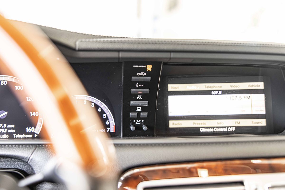 2010 Mercedes Benz CL 550 4MATIC photo 25