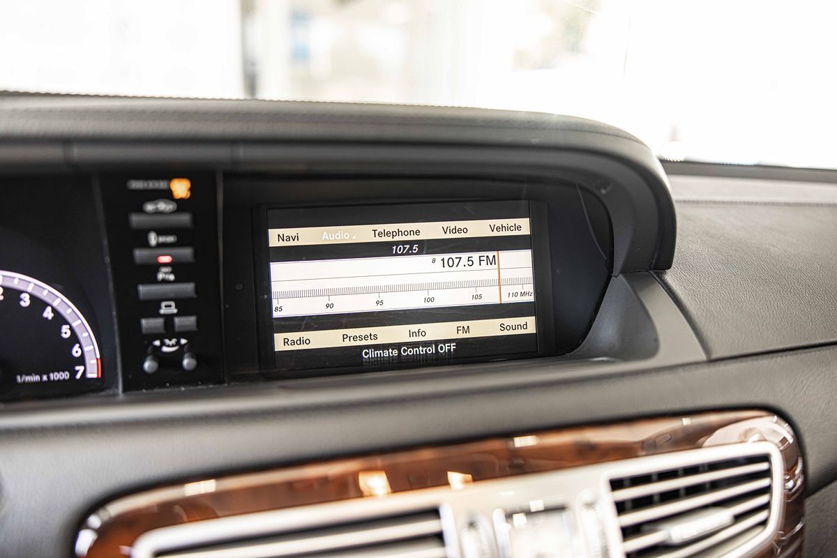 2010 Mercedes Benz CL 550 4MATIC photo 26