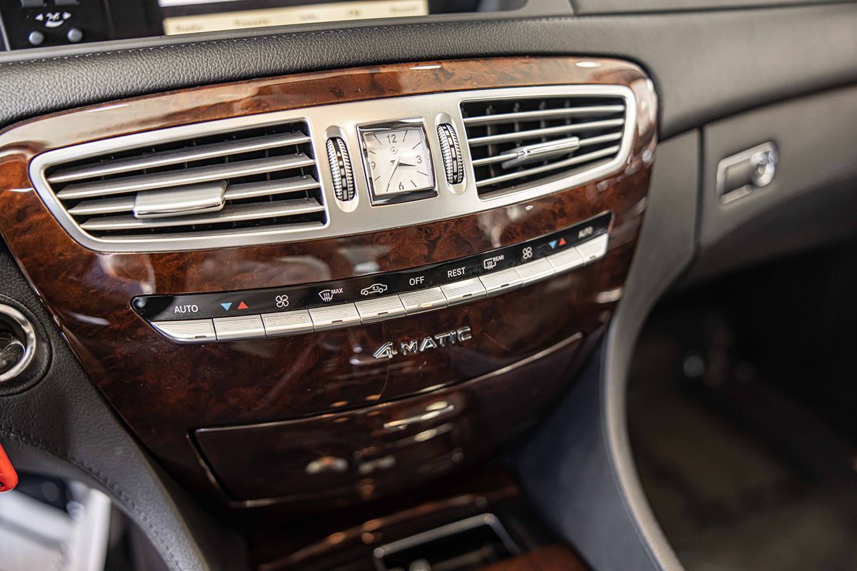 2010 Mercedes Benz CL 550 4MATIC photo 28