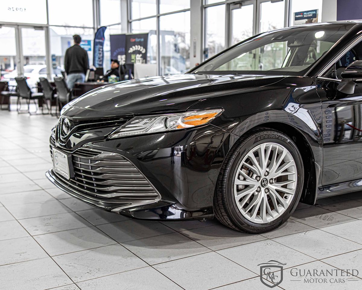 2020 Toyota Camry XLE photo 2