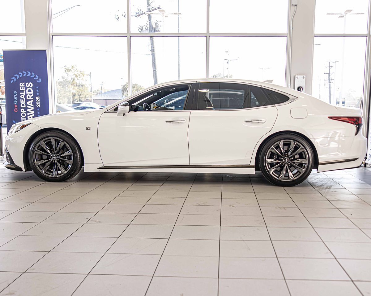 2022 LEXUS LS - Image 7