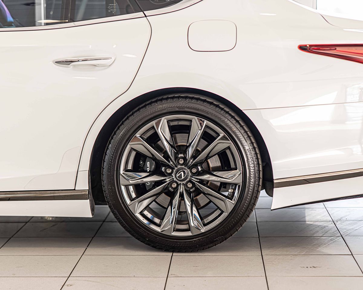 2022 LEXUS LS - Image 8