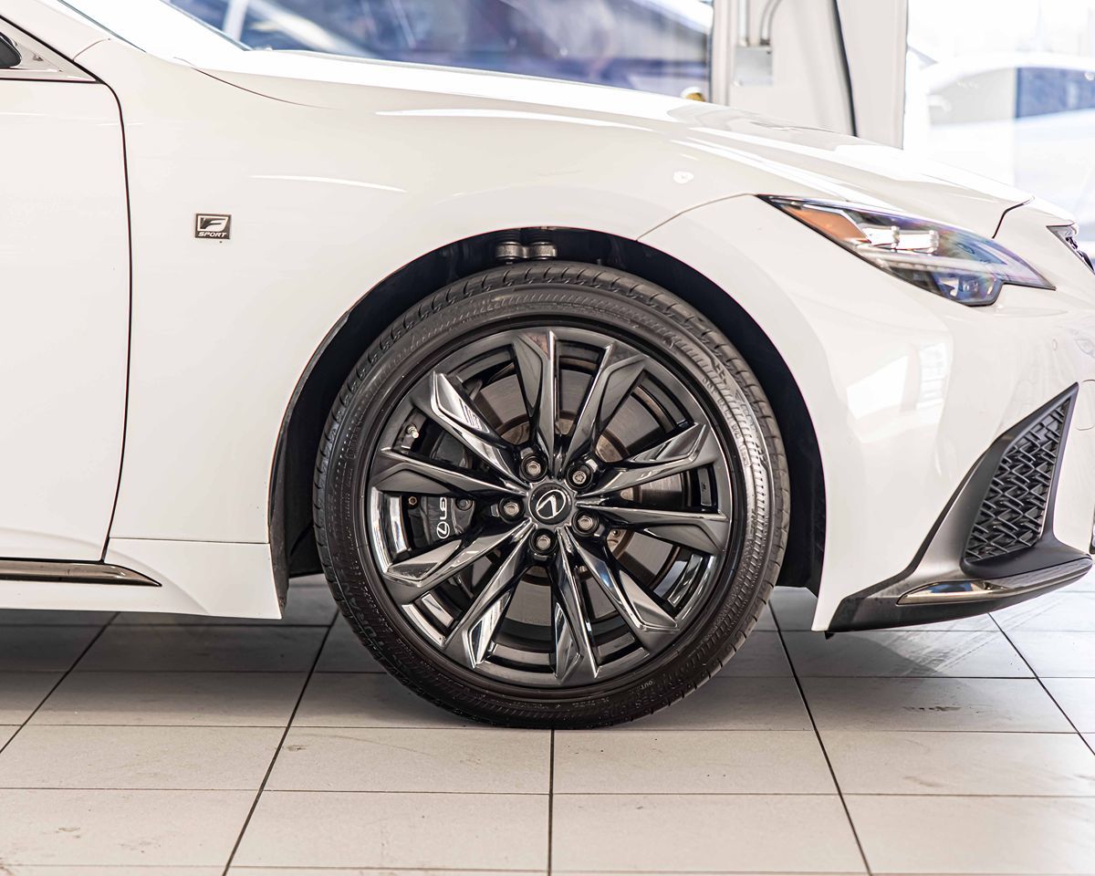 2022 LEXUS LS - Image 11