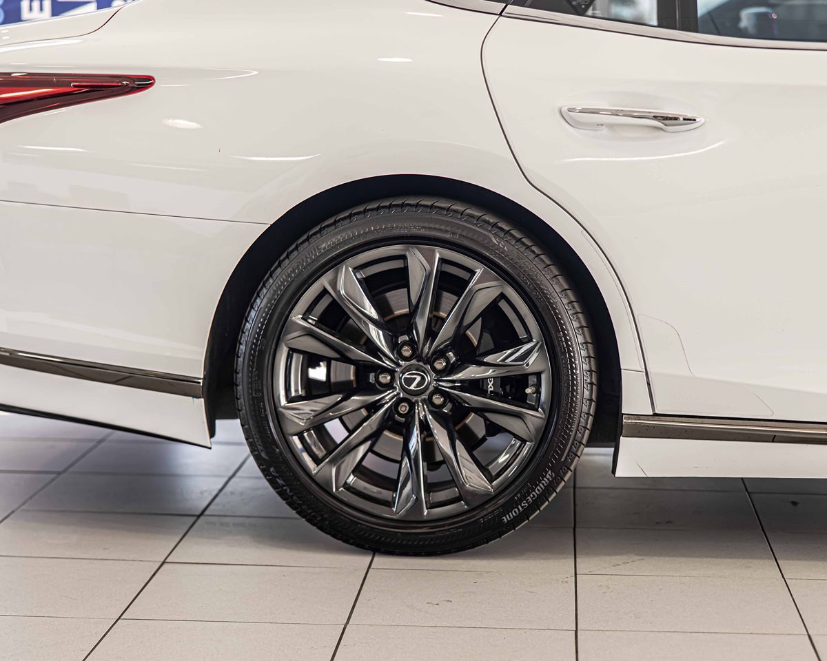 2022 LEXUS LS - Image 12