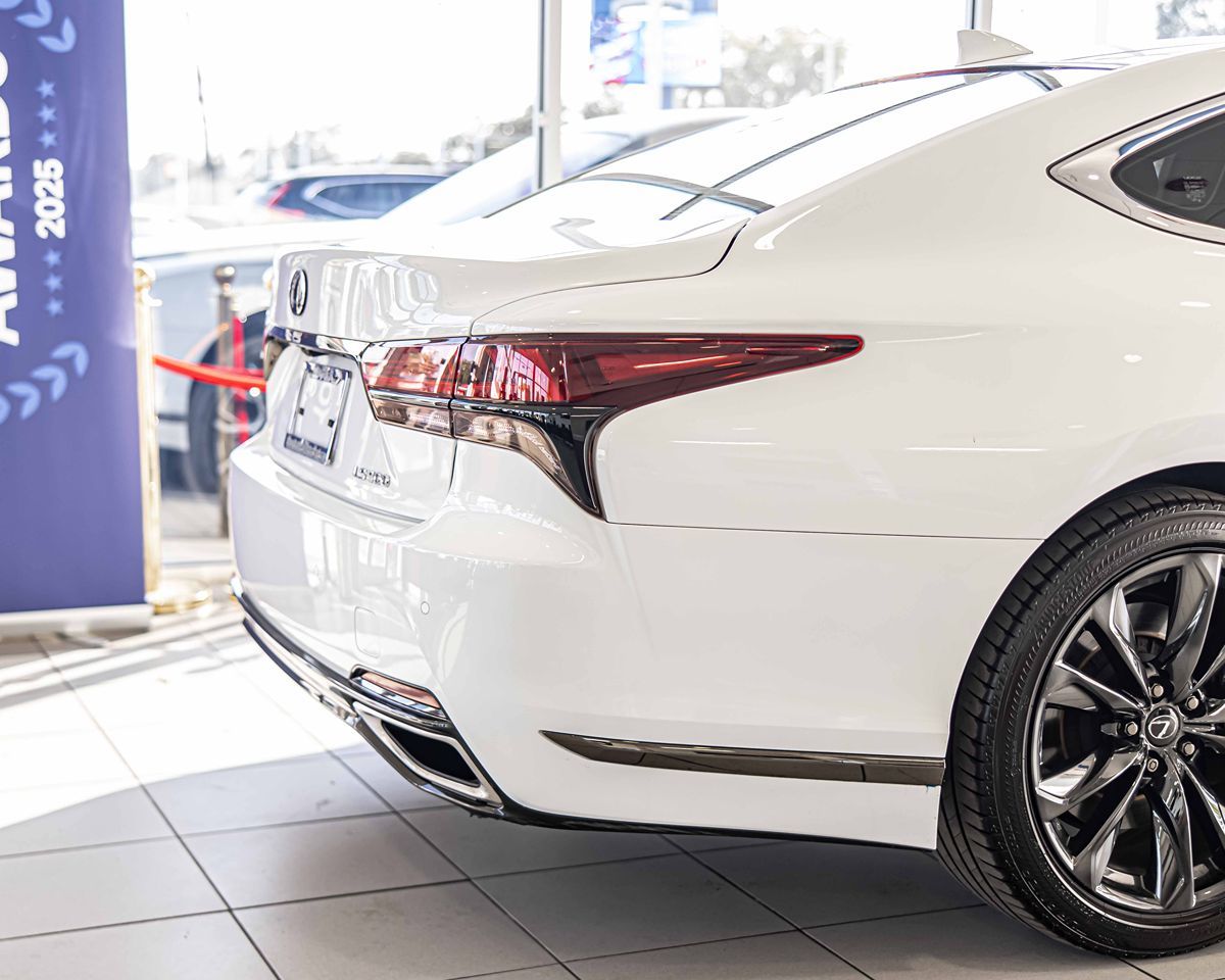 2022 LEXUS LS - Image 13