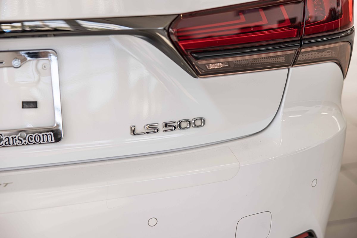 2022 LEXUS LS - Image 16