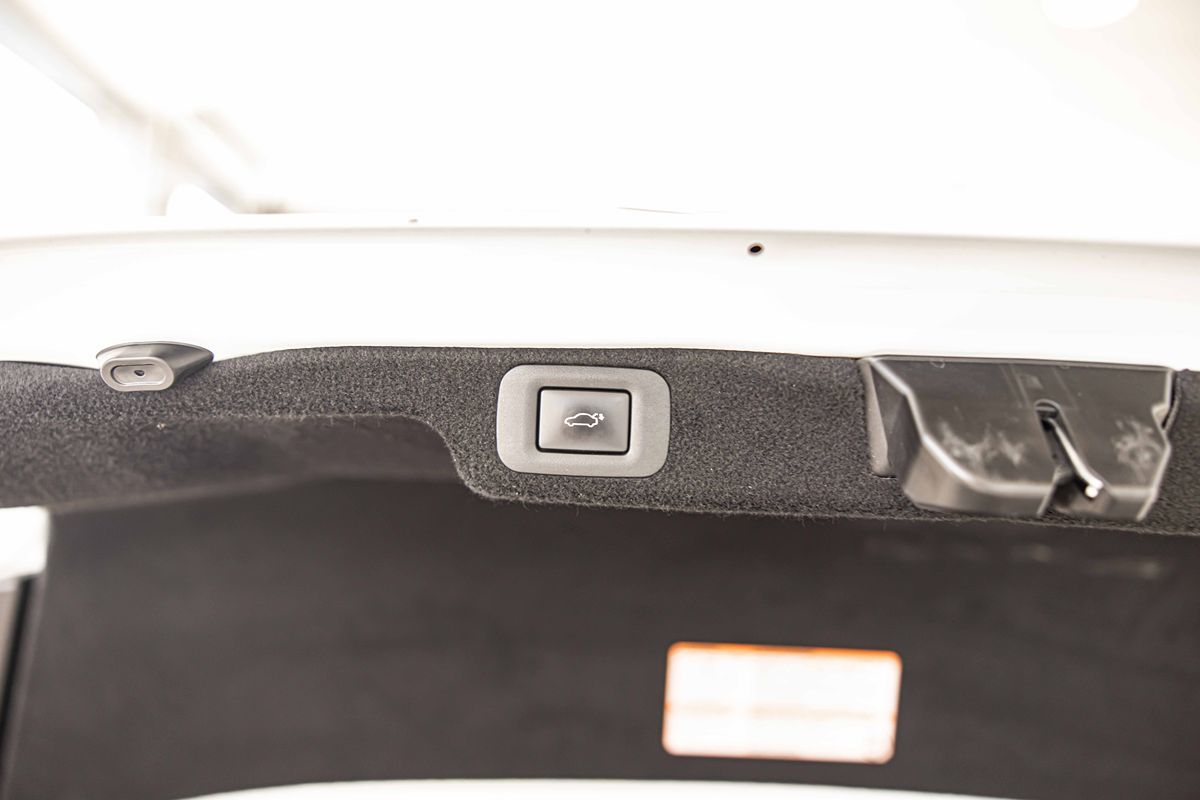 2022 LEXUS LS - Image 18