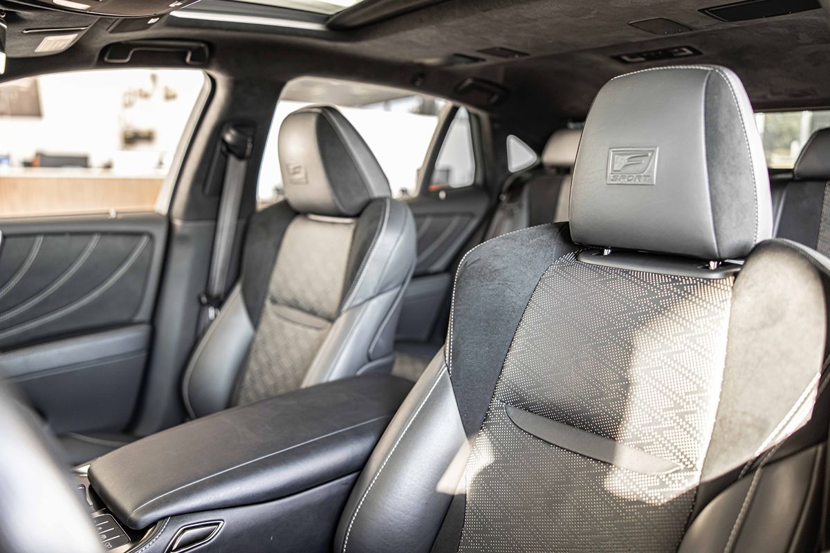 2022 LEXUS LS - Image 19