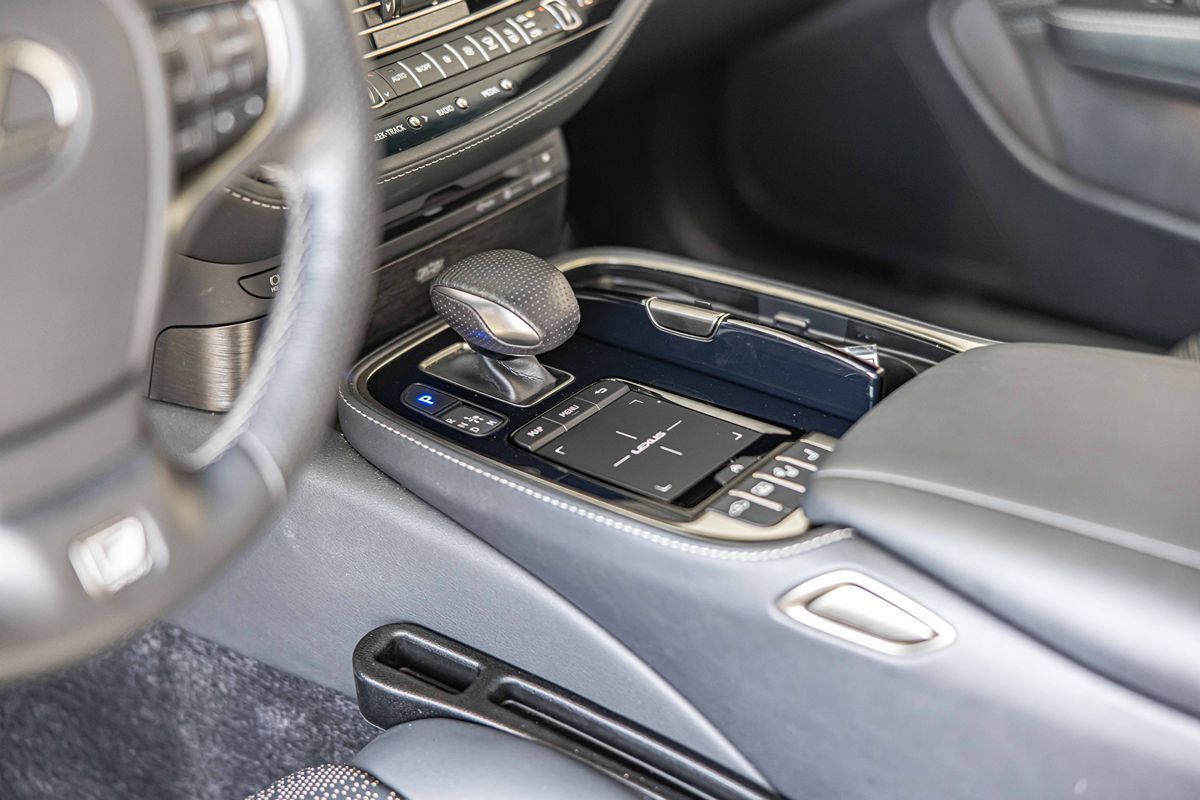 2022 LEXUS LS - Image 23