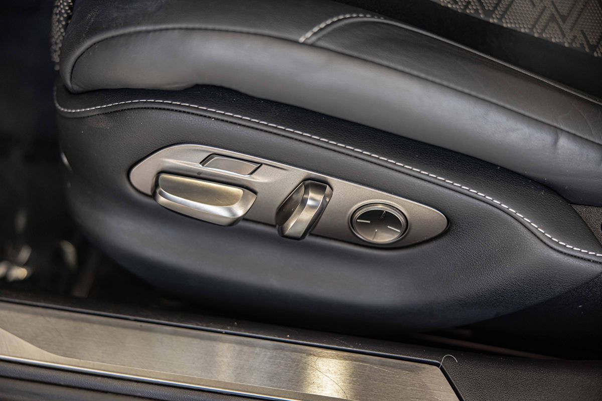 2022 LEXUS LS - Image 24